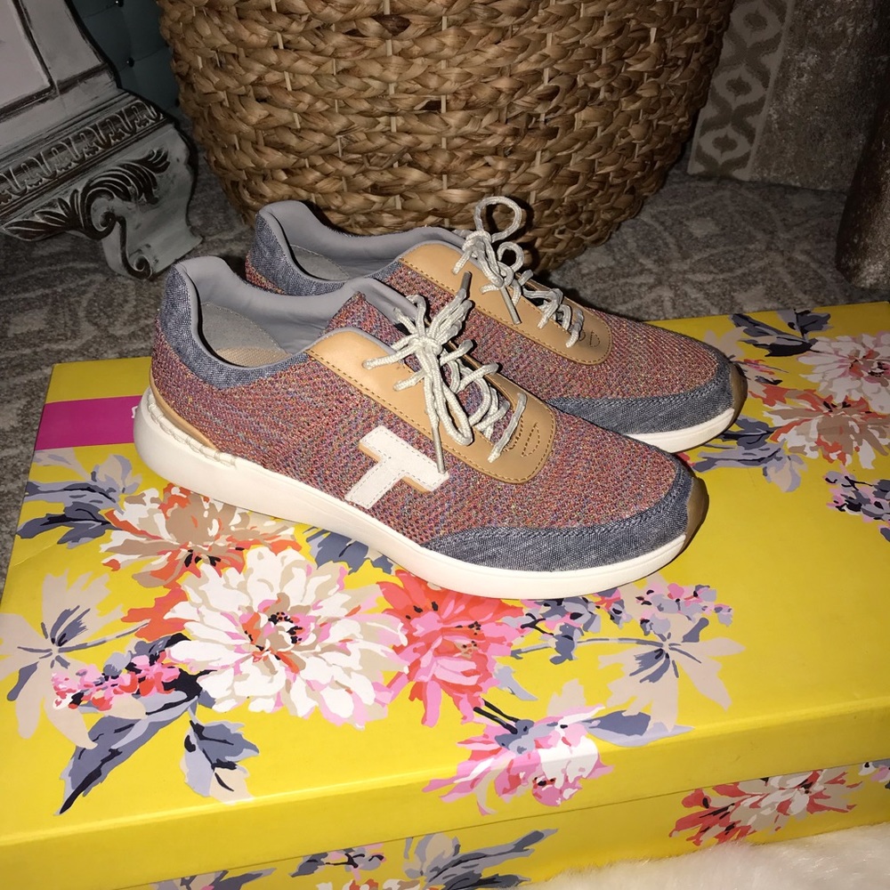 TOMS Sneakers